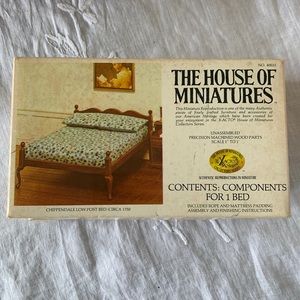 The house of miniatures Chippendale low post bed dollhouse kit